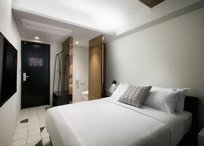 Brown Dot Dadaepo Hotel 3*