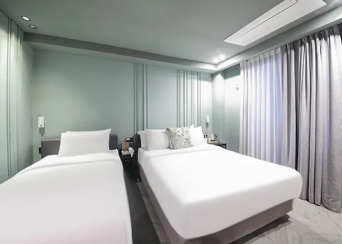 Brown Dot Dadaepo Hotel