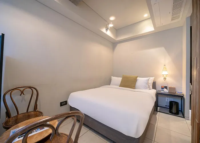 Brown Dot Dadaepo Hotel