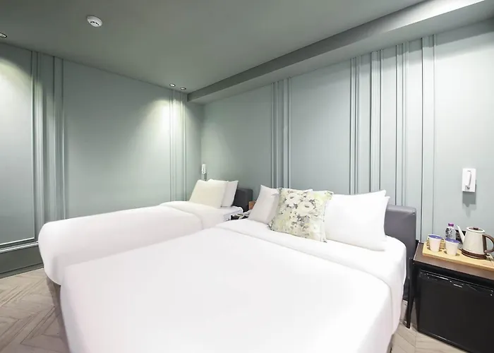Brown Dot Dadaepo Hotel 3*