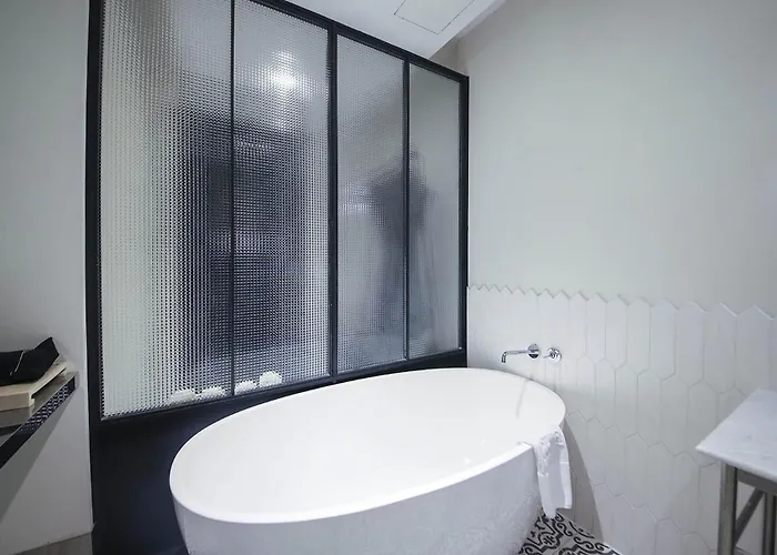 Brown Dot Dadaepo 3* Busan
